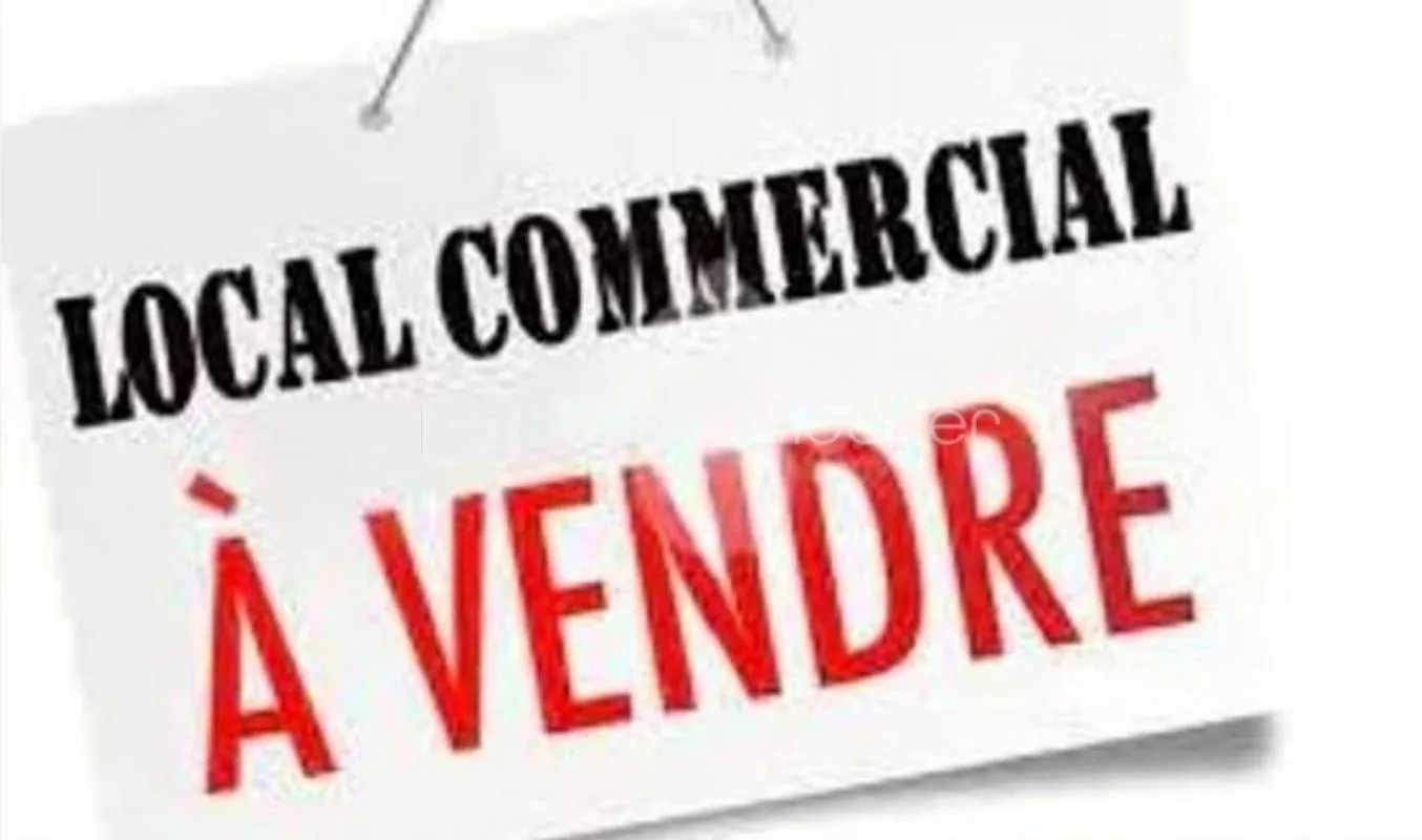 MURS COMMERCIAUX