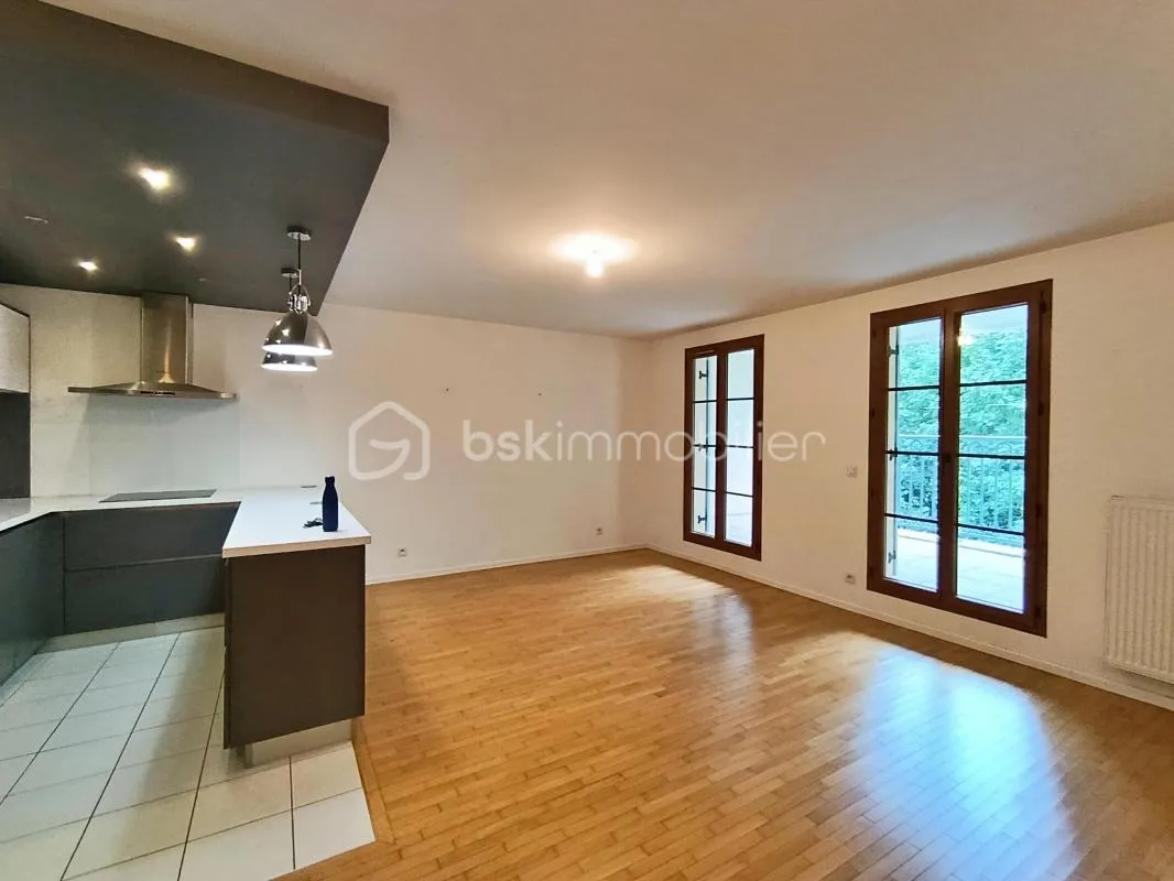 Appartement familial de 85 m² avec terrasse, balcon et double stationnement