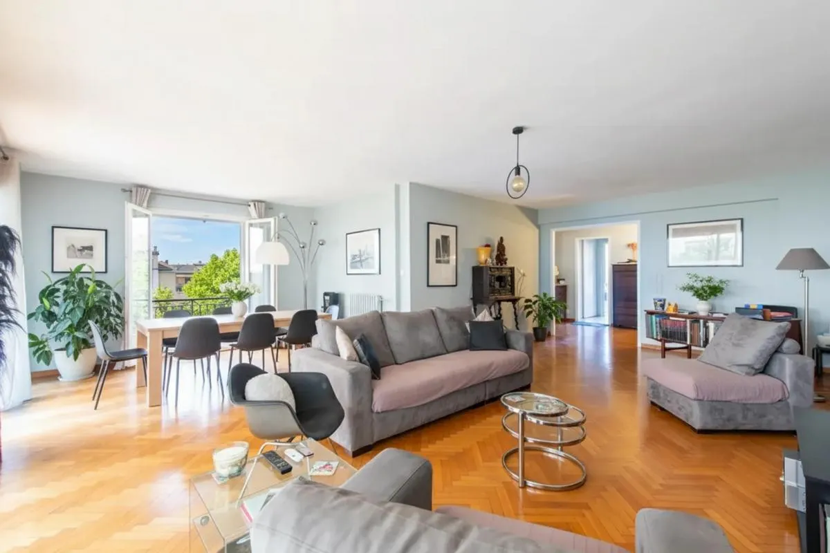Appartement T4/5 spacieux de 129 m² situé à Marseille
