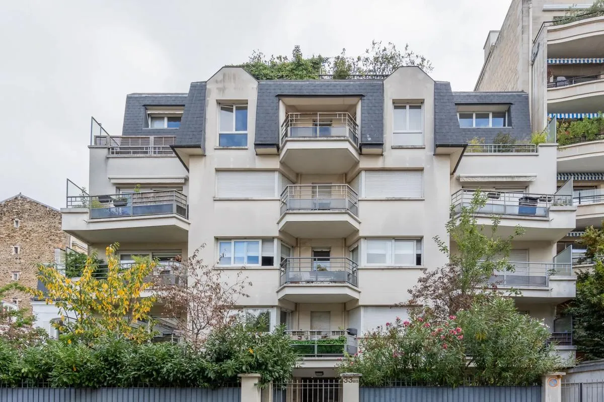 T2 de 48,8m² avec balcon, cave et parking en vente à Saint-Mandé