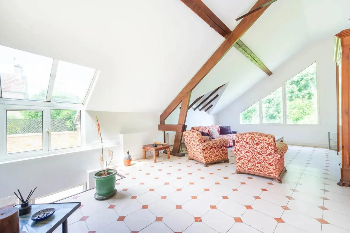 Maison 9 pièces de 237 m2 en vente, située à Chambourcy