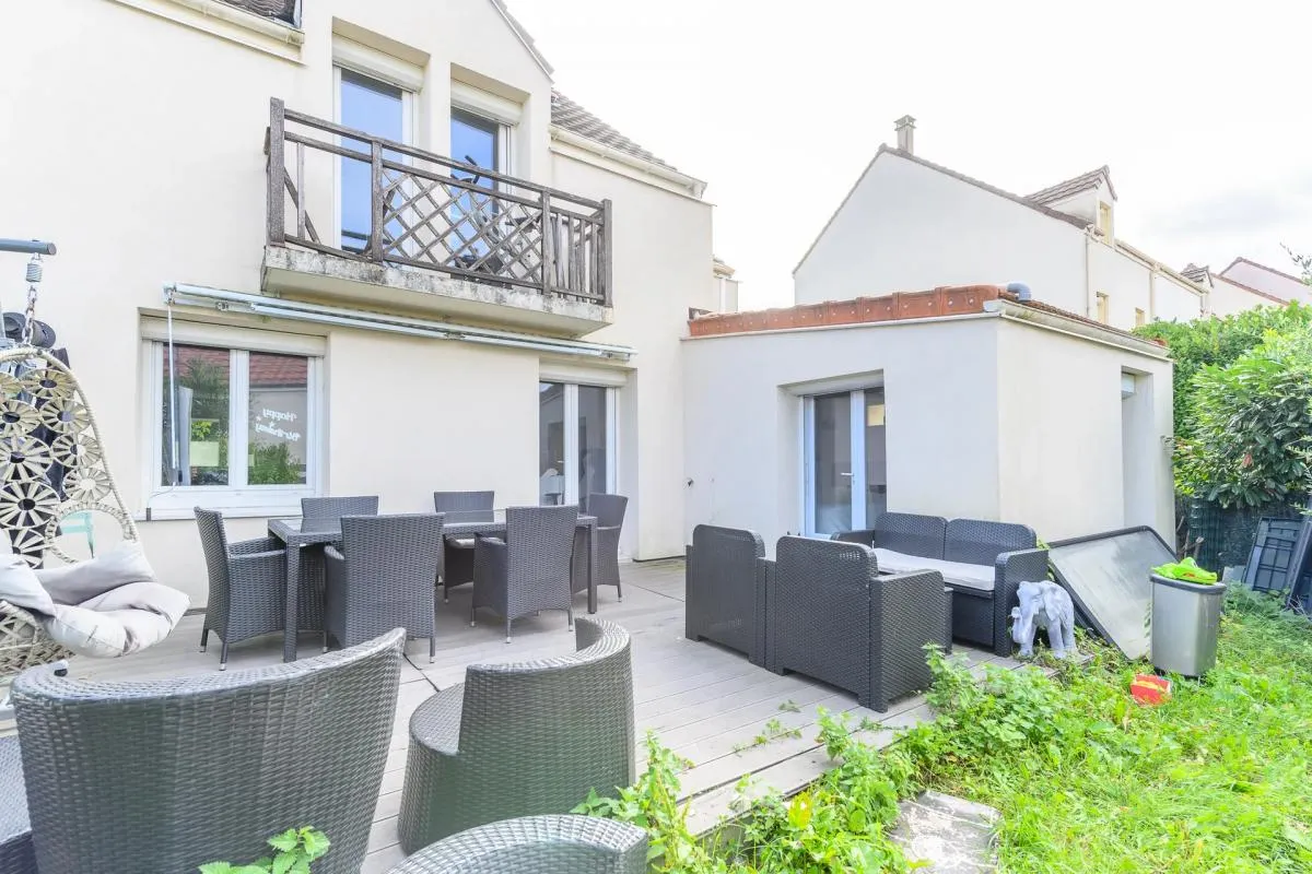 Maison de 6 pièces de 126 m² située à Émerainville