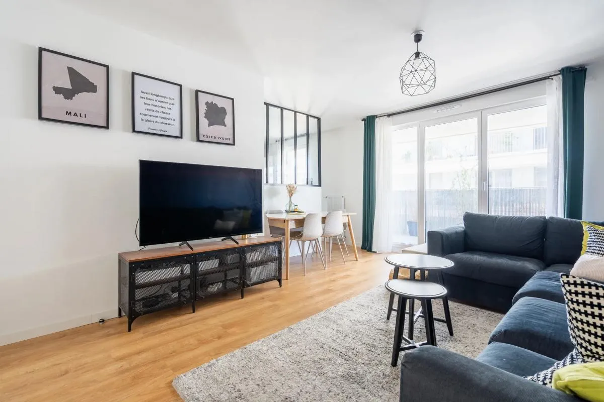 Appartement 4 pièces en parfait état avec balcon et parking
