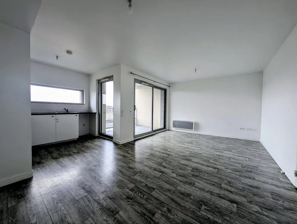 Appartement T3 lumineux avec loggia et stationnements couverts, proche Euratechnologies