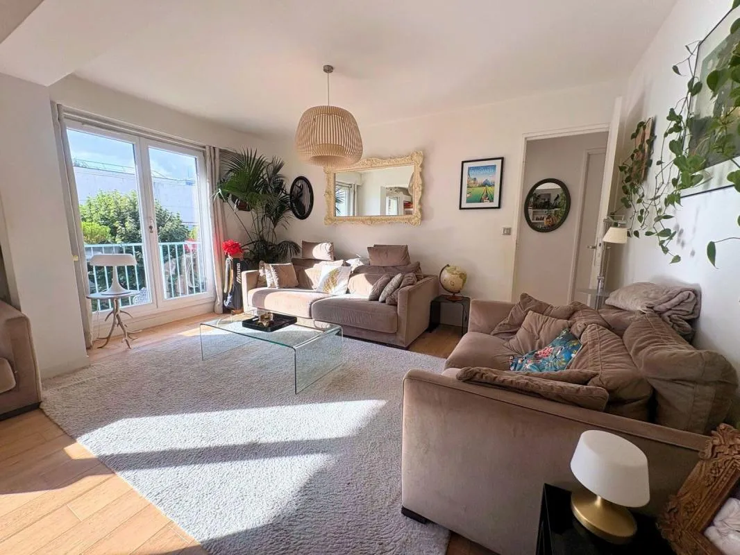 4 pièces traversant de 88 m² avec balcon et stationnement
