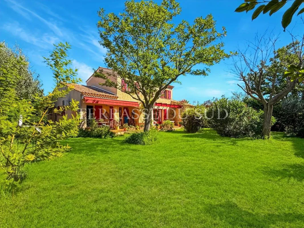 Vente Maison R+1, 7 Pièces de 149 m2 sur Parcelle de 1 008 m2 avec Terrasse, Jardin, Garage Double  - Domaine de la Lionne - 13600 La Ciotat