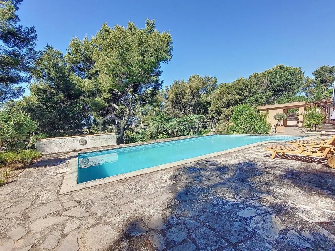 VILLA DE CARACTERE
