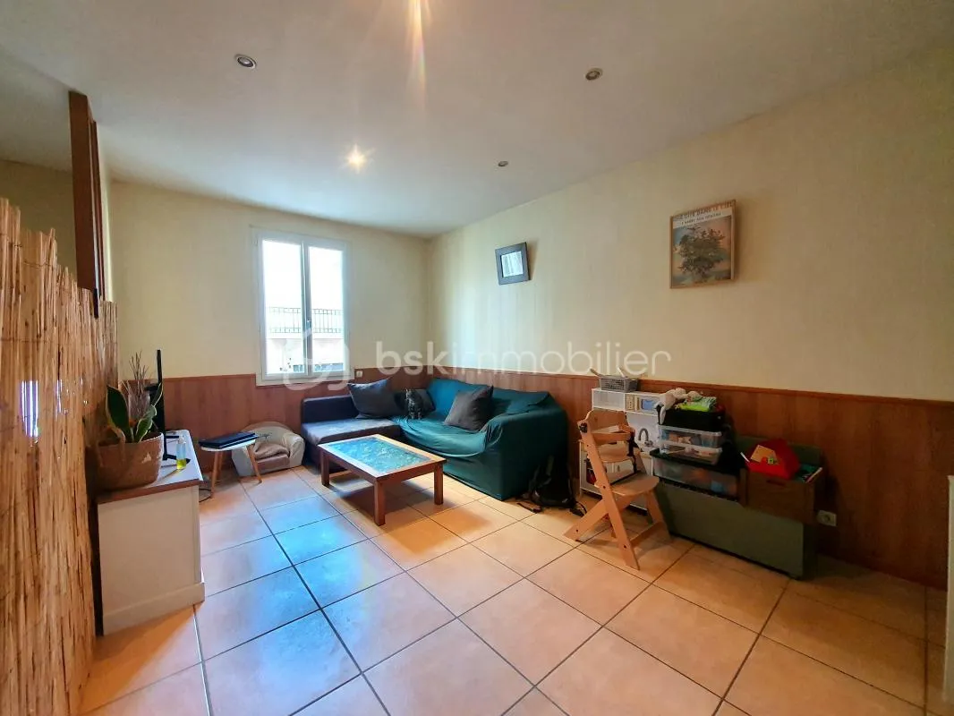 MAISON DE VILLE – 3 CHAMBRES – PATIO – TERRASSE