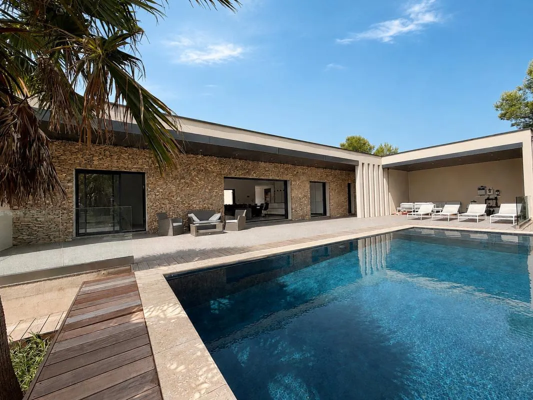 MAISON CONTEMPORAINE 190m² 5 CHAMBRES PISCINE TERRAIN 3035m²