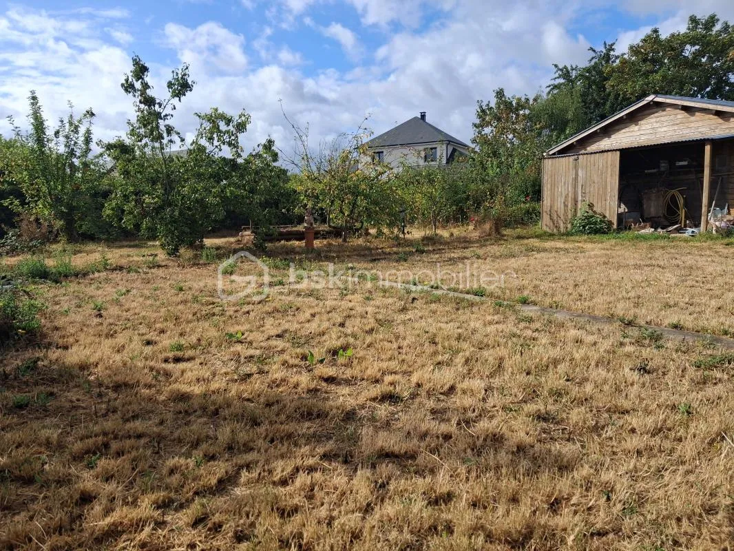 TERRAIN A BATIR DE 1020 M² A LE MOLAY LITTRY