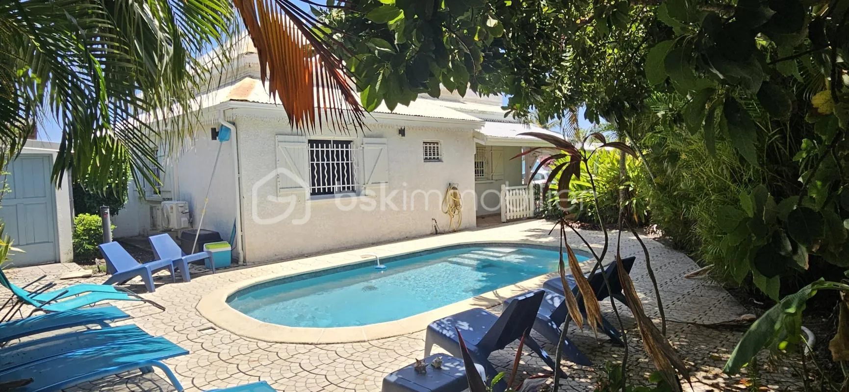 Villa 3 chambres piscine , plage à pied