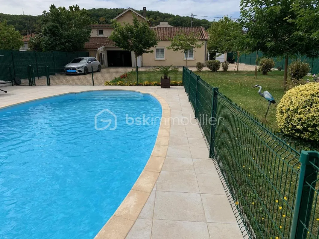 Maison rénovée sans travaux au centre de Lalinde