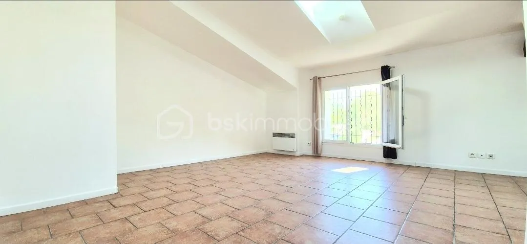 GRAND T2 de 62m² avec MEZZANINE--TOUT A PIED--FAIBLES CHARGES--BON CLASSEMENT DPE