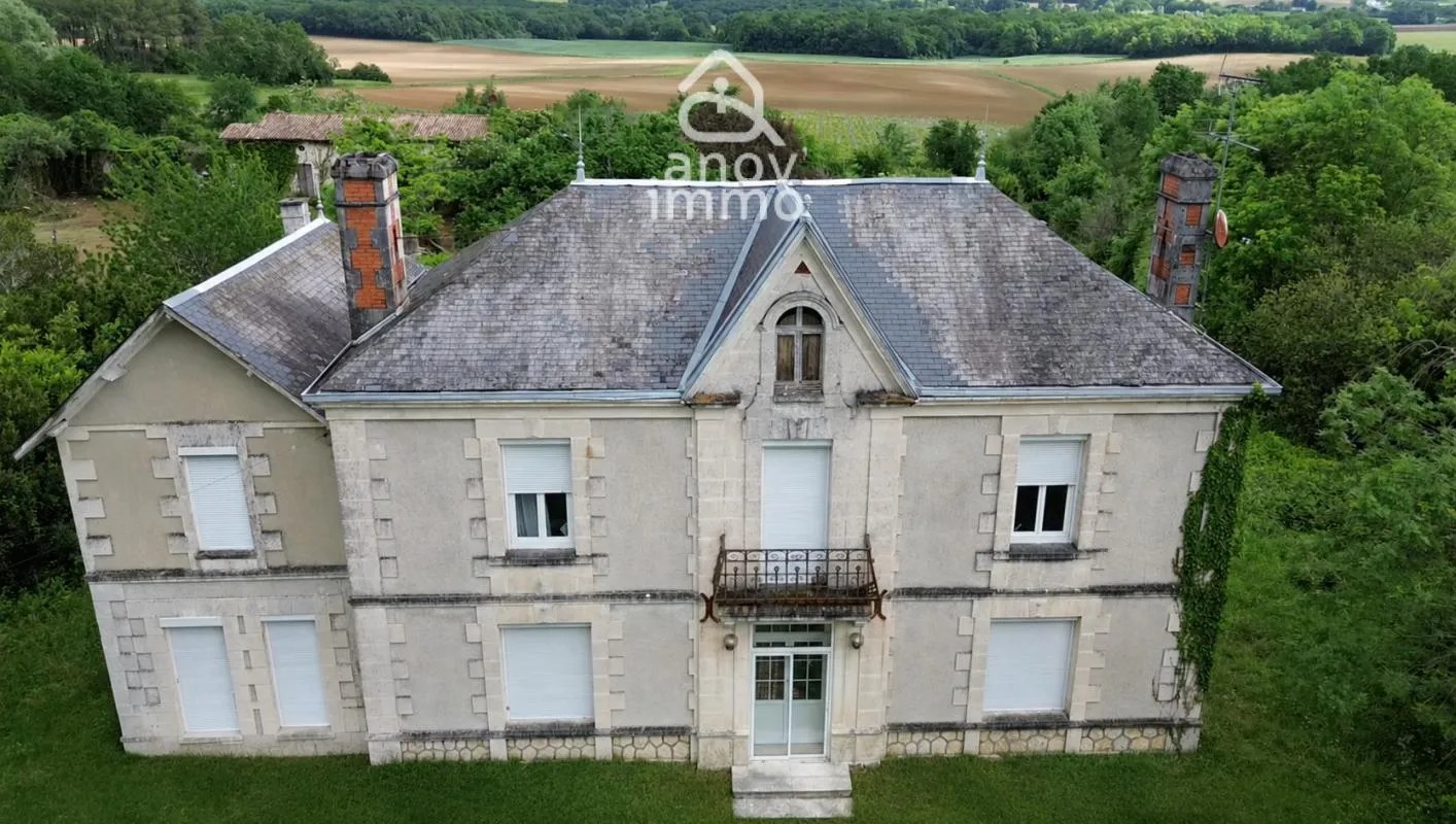 Maison de caractère 193 m2 à rénover Domaine de 8,6 ha ave
