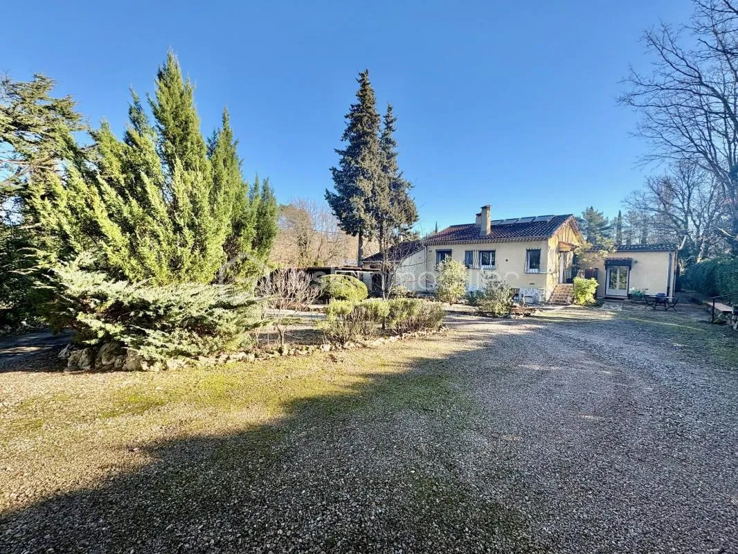 TOURRETTES VENTE MAISON AVEC STUDIO, PISCINE ET GARAGE