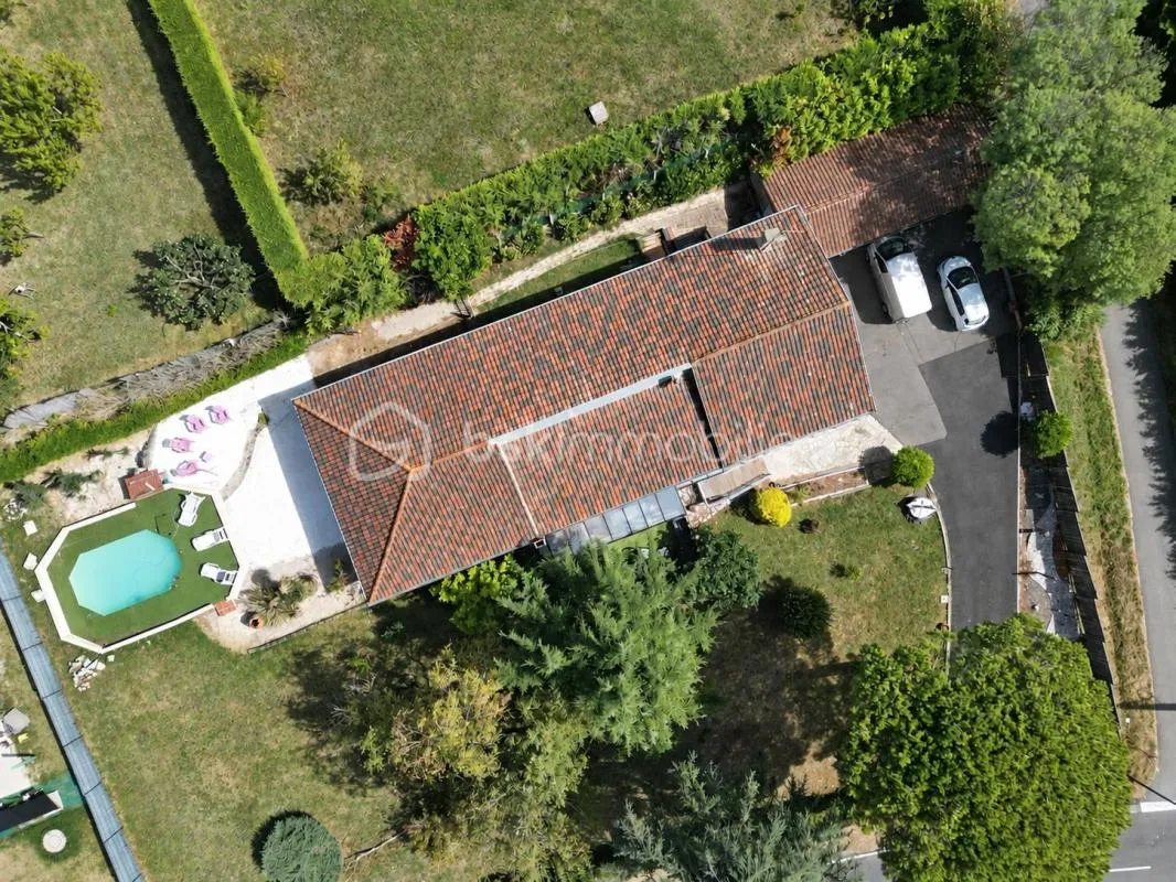 Villa 6 pièces avec piscine, sous-sol et espace indépendant