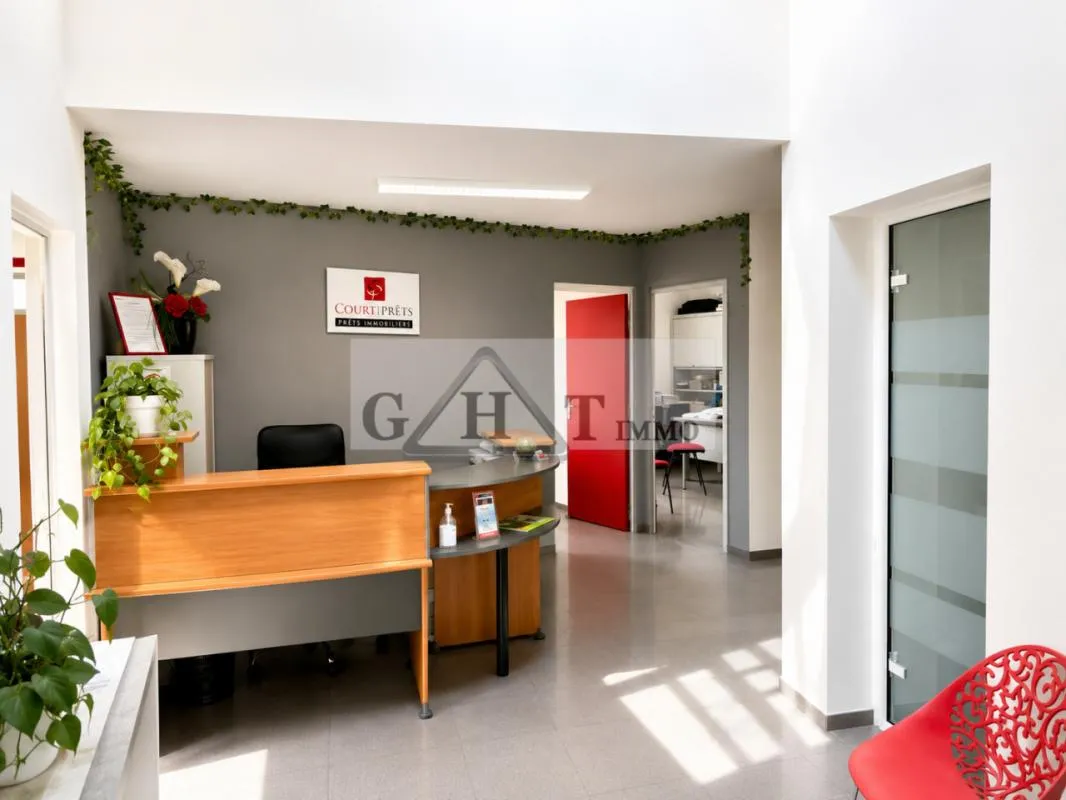 BUREAUX & LOGEMENTS 220 M²- À VENDRE SAINT MAUR DES FOSSES