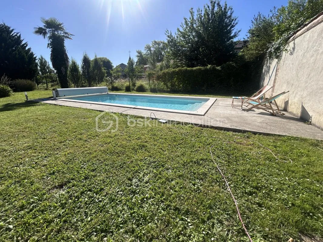 GRANDE MAISON - CACHET- 5 CHAMBRES - DEPENDANCES - PISCINE