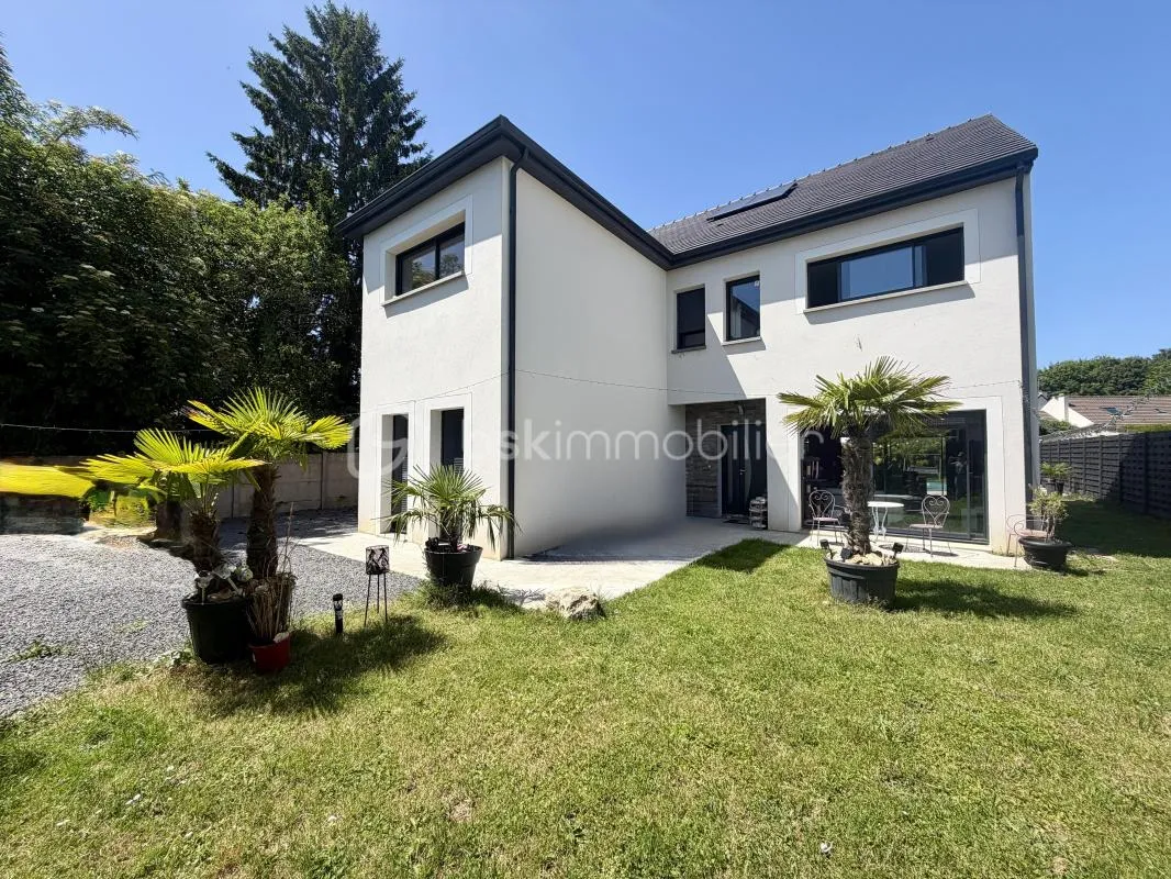 Maison d’exception contemporaine 208 m² — Piscine chauffée — Prestations haut de gamme