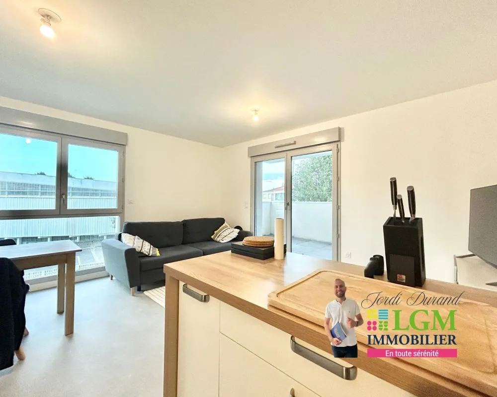 LA ROCHE-SUR-YON – UN SUPERBE APPARTEMENT RÉCENT AVEC TERRASSE !