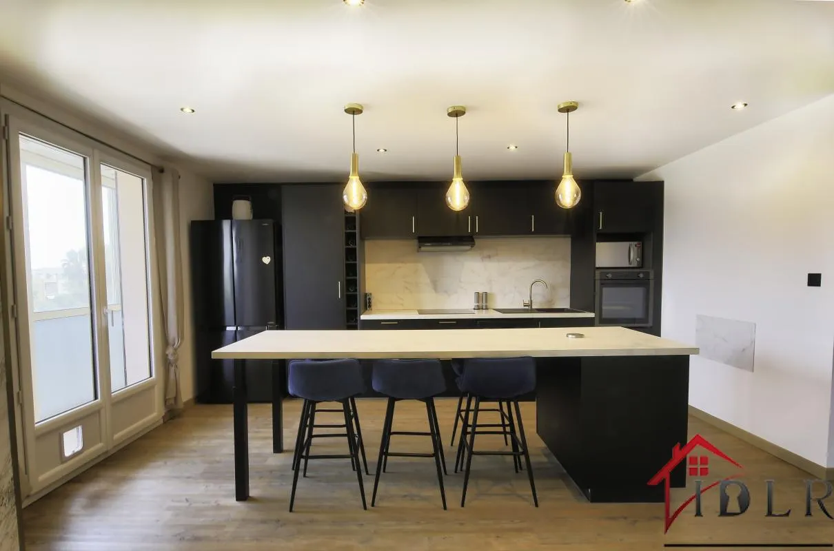 Appartement T4 3 chambres, balcon et garage à vendre à Hyèr