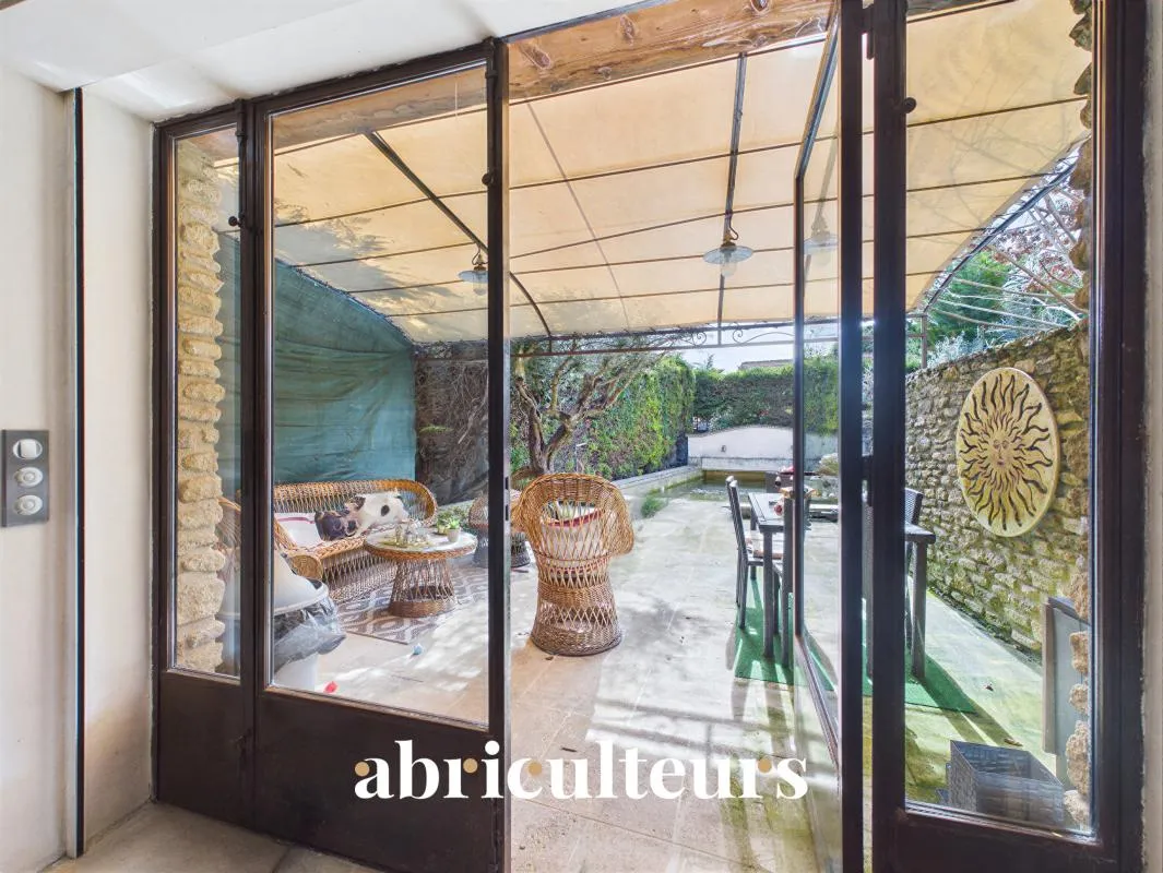 Maison de ville en pierre de 100 m² avec jardin paysager et piscine – Cavaillon