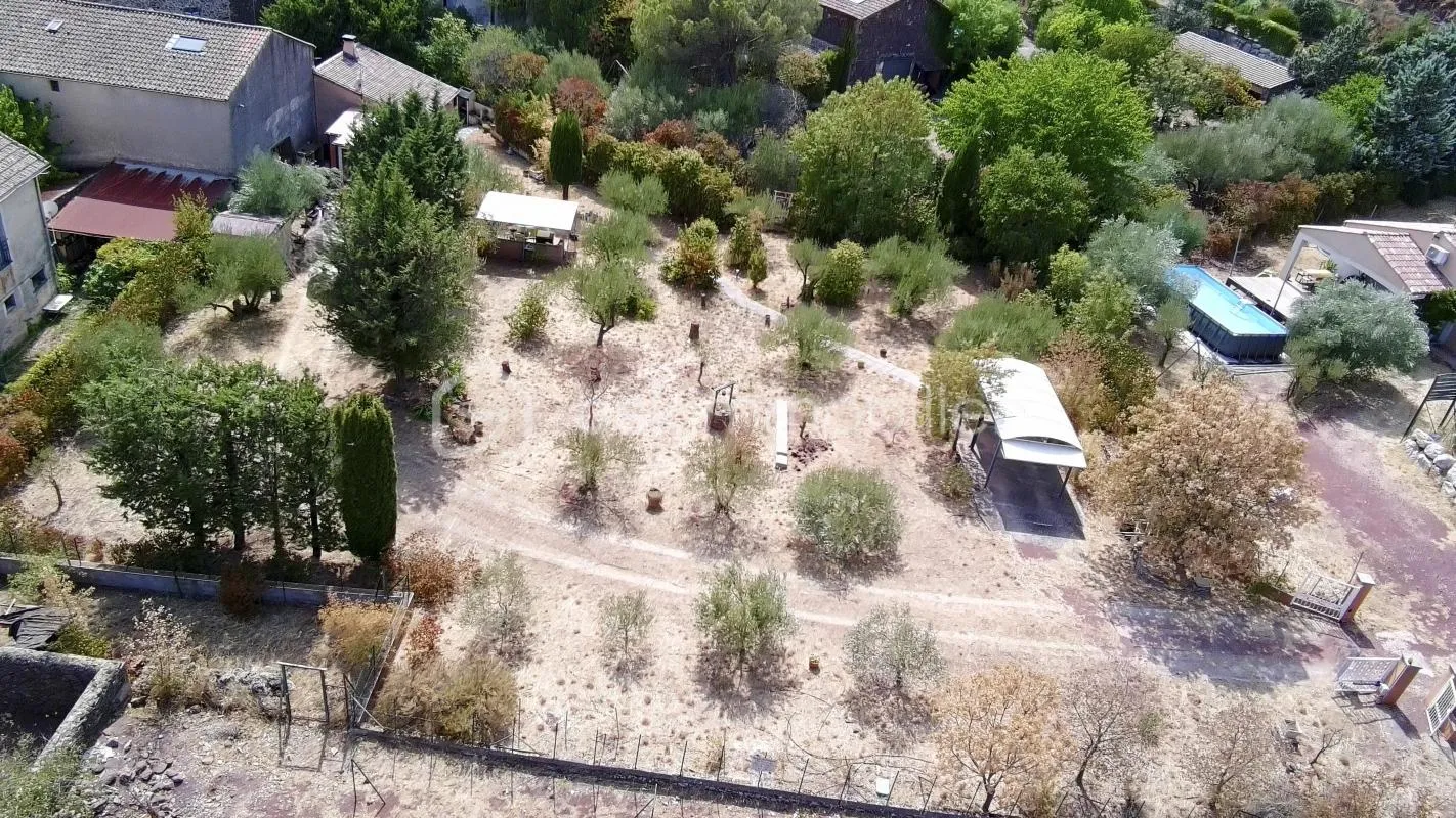 Rare opportunité à Octon : maison de plain-pied avec terrain constructible de 2 205 m² !