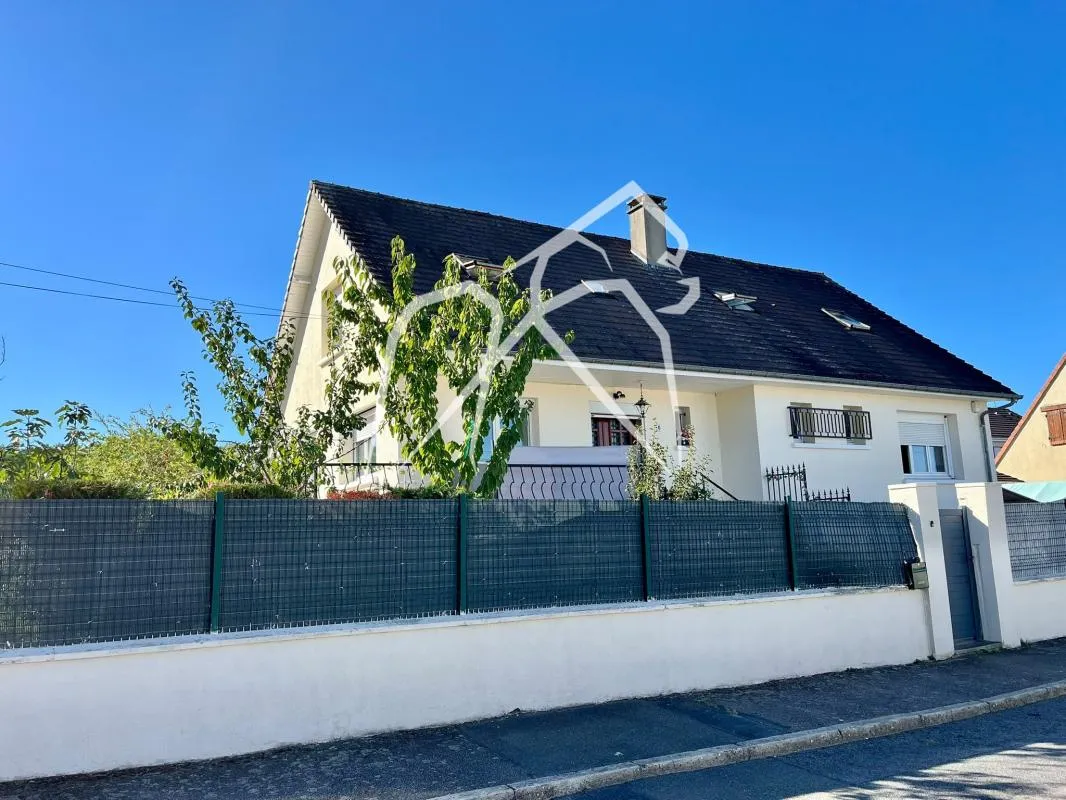 Maison familiale semi plain-pied 11 pièces | 266 m² | Avec 1 studio vendu loué | SAINT-ETIENNE-DU-ROUVRAY 76800