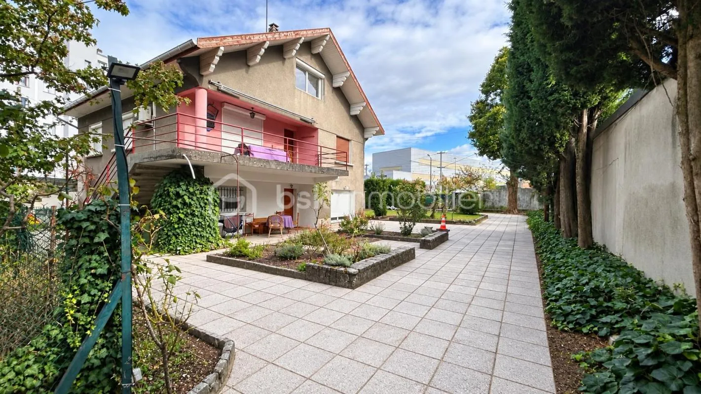 Grenoble – Grande maison de caractère 220 m² sur magnifique terrain de 734 m²