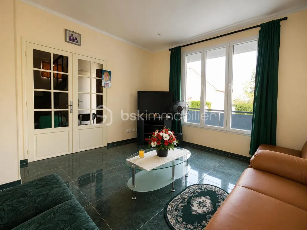 Maison familiale 4 pièces avec jardin, garage et combles aménagés - Bobigny