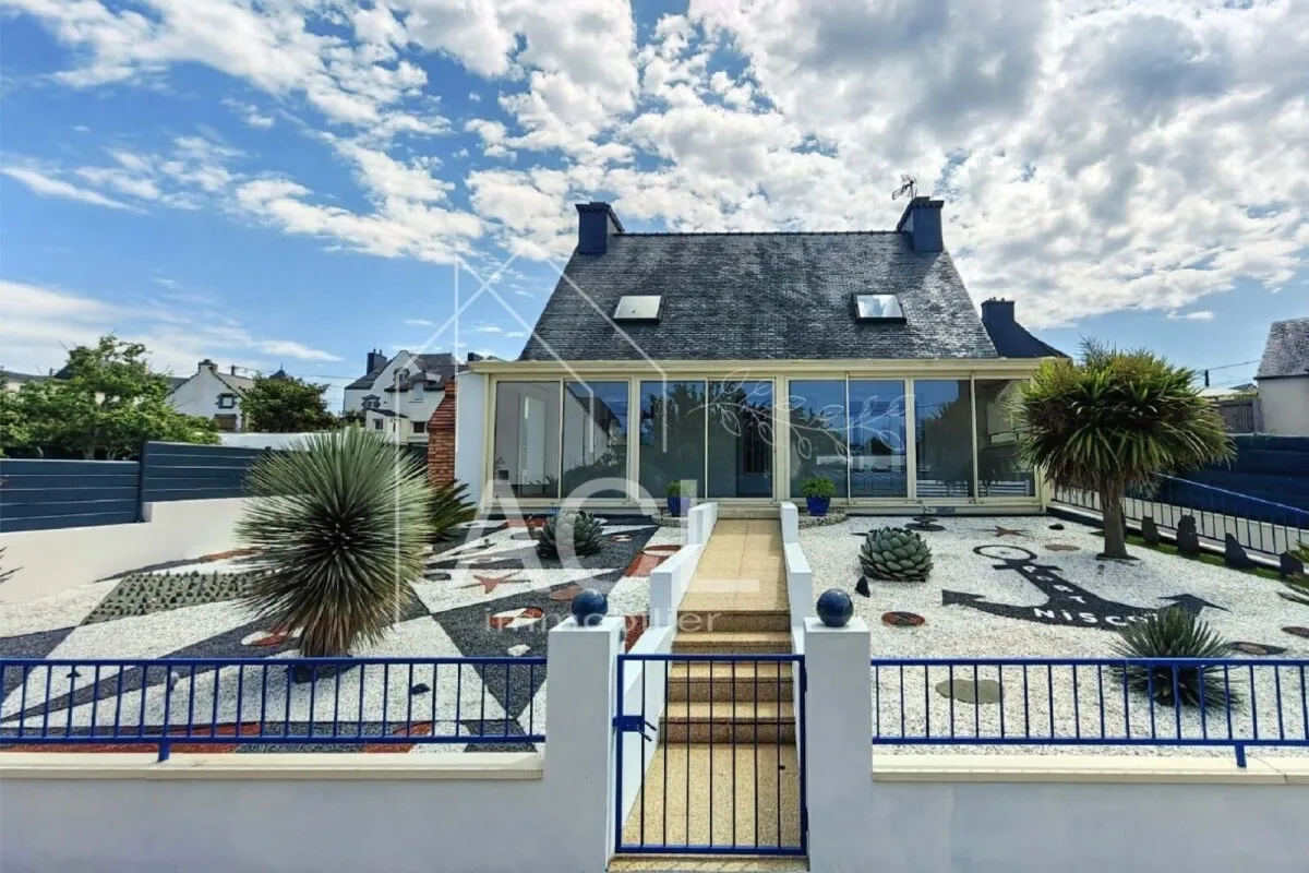 Maison rénovée de 4 chambres avec commerces à pieds
