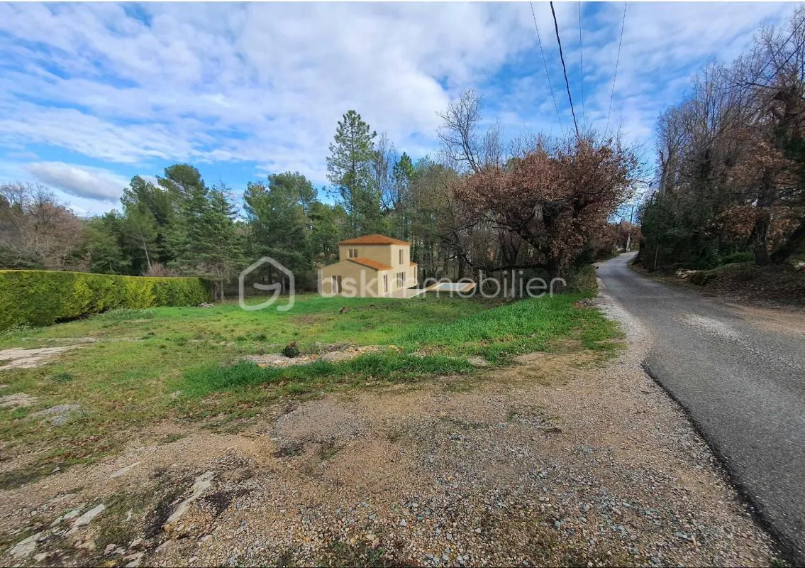 TRÈS BEAU TERRAN A BATIR