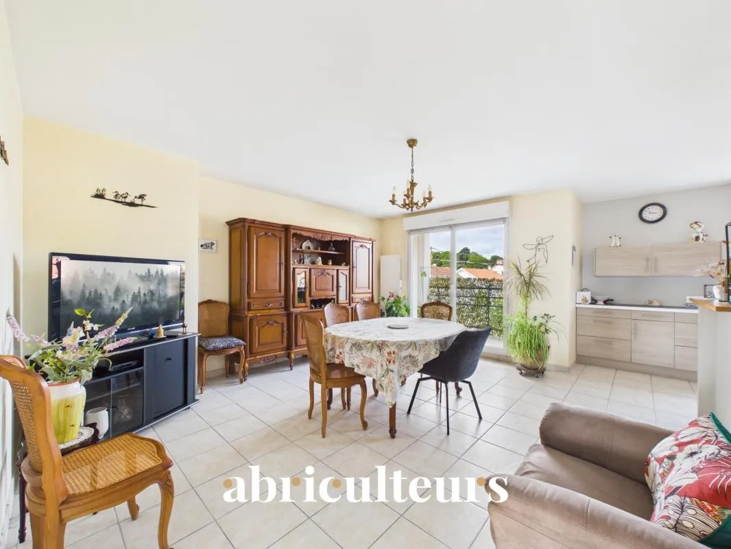 Appartement traversant avec balcon en vente proche du bourg de Saint Sébastien /Loire, (44230)