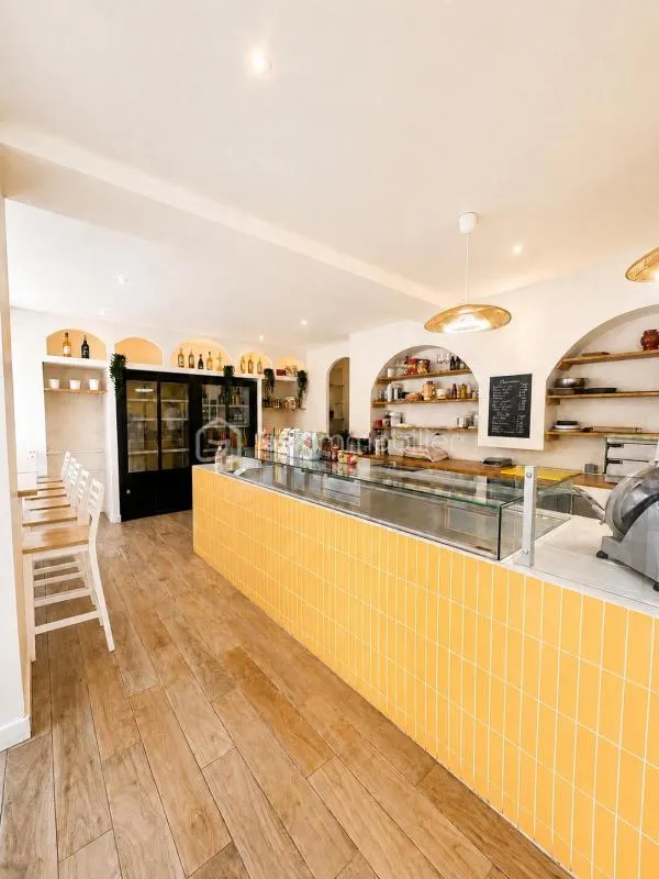 ÉPICERIE FINE À CÉDER – EMPLACEMENT PREMIUM SUR LE BOULEVARD – UNE OPPORTUNITÉ RARE À SAISIR !