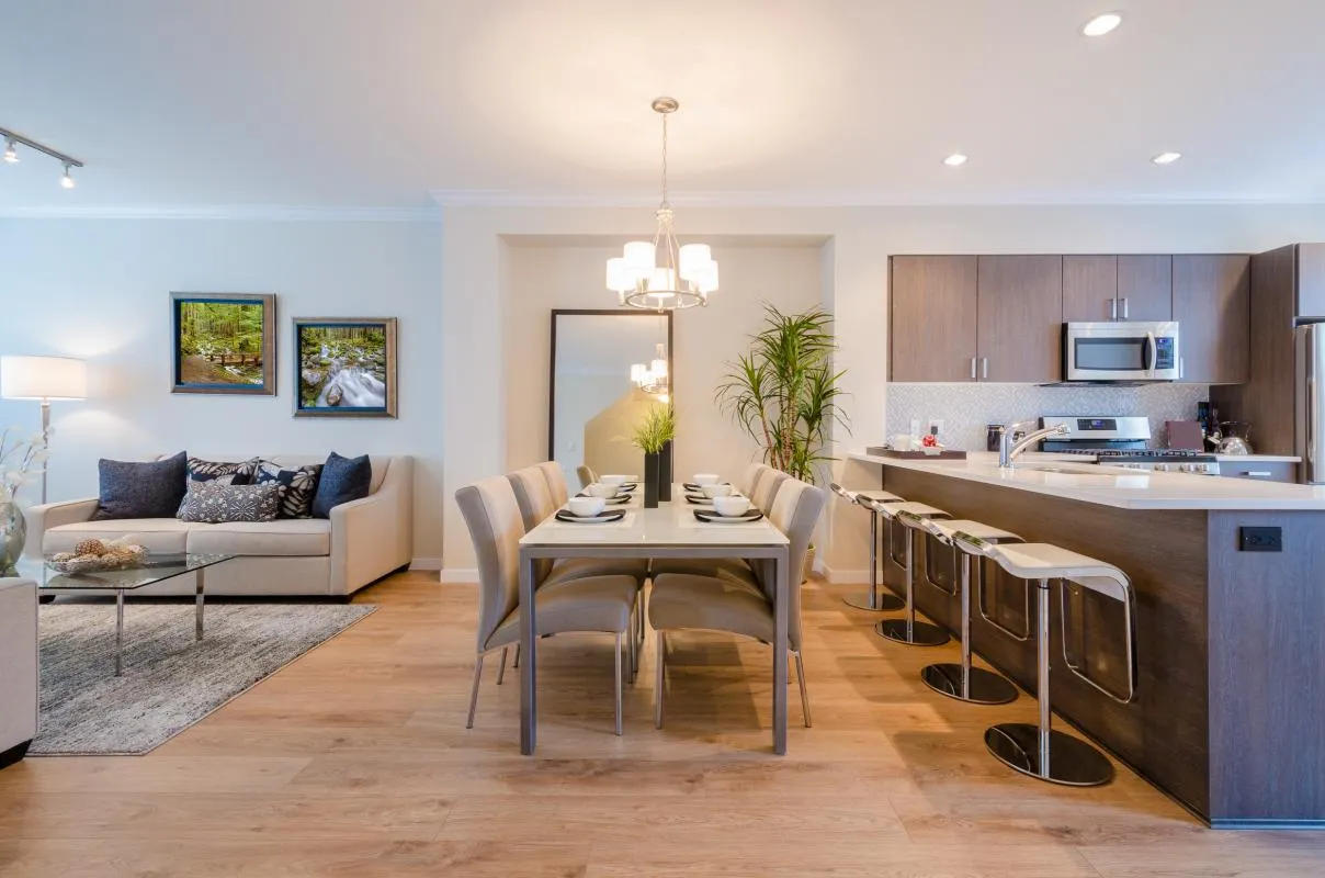 **RETOUR T4 En Etage avec TERRASSE + PARKINGS + CAVE**