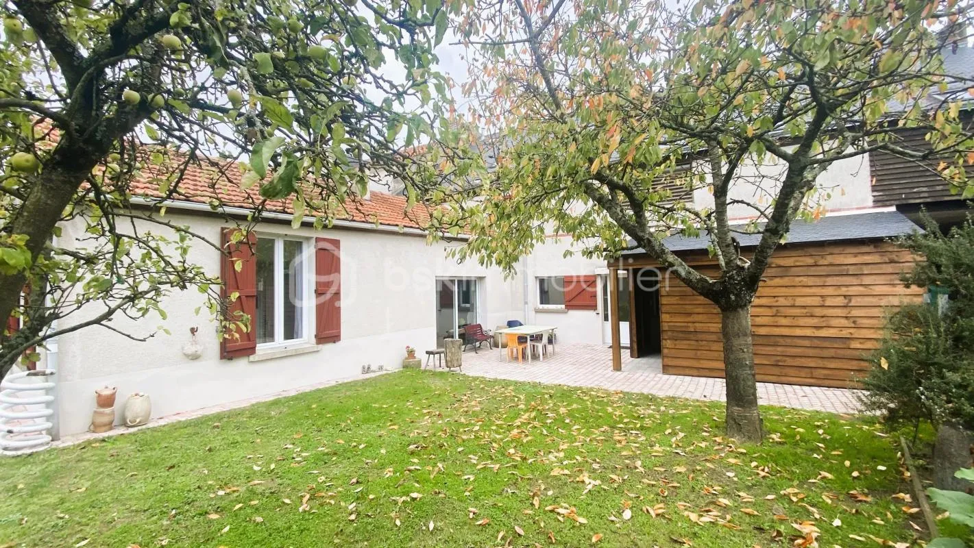 NANTES - Quartier St Jacques : Maison d'env. 200m² au sol (155m² carrez), 4 chambres, garage et jardin