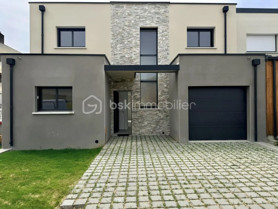 Maison contemporaine neuve de 135 m² avec garage – Pacé (Rennes Métropole)