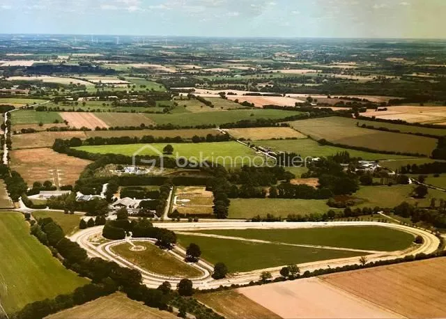 TERRAIN 400 000m² AVEC DU BATI