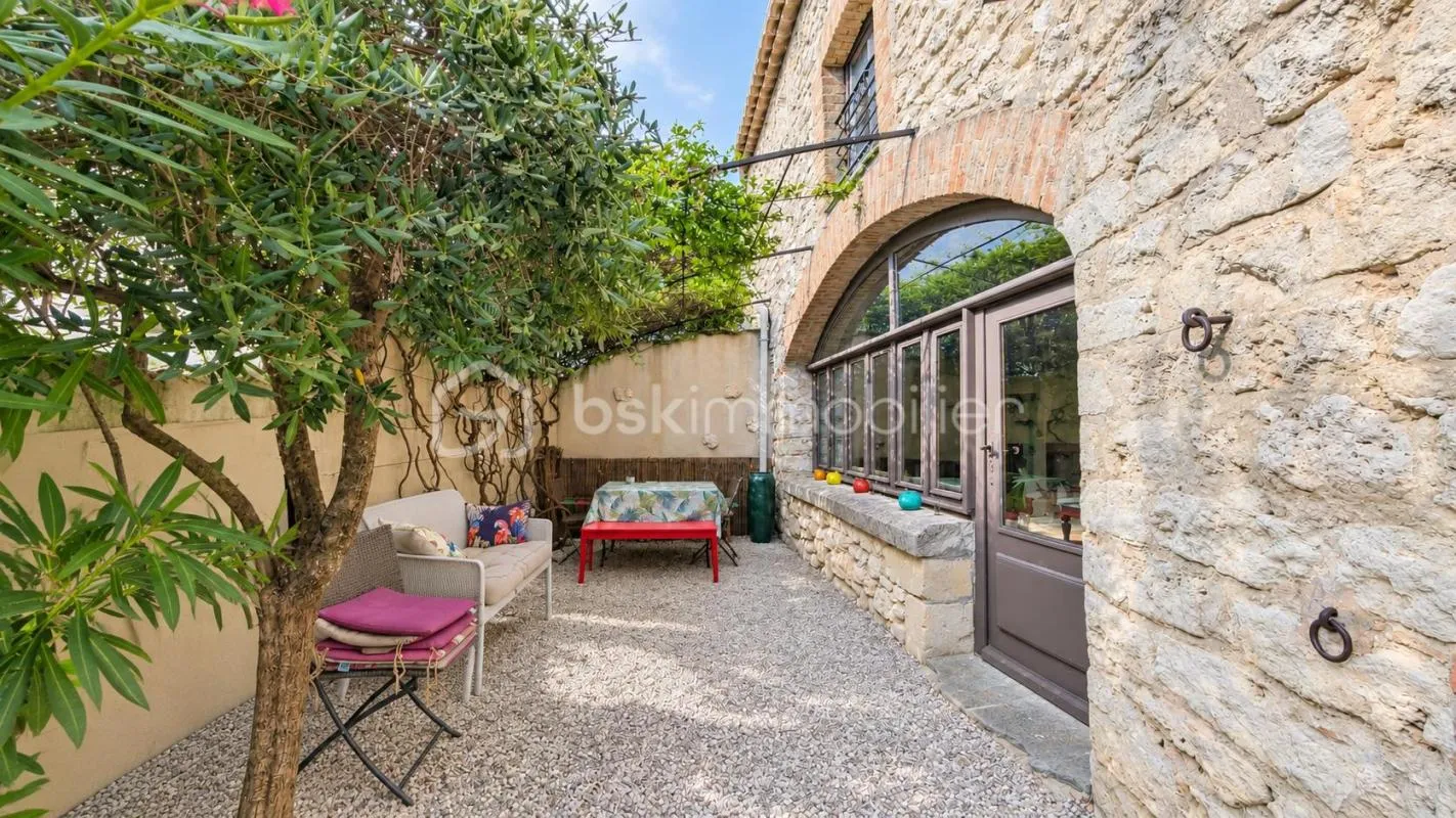 À 5 MIN DE GRIGNAN - MAISON EN PIERRE 104 M² – 3 CHAMBRES – COUR INTÉRIEURE