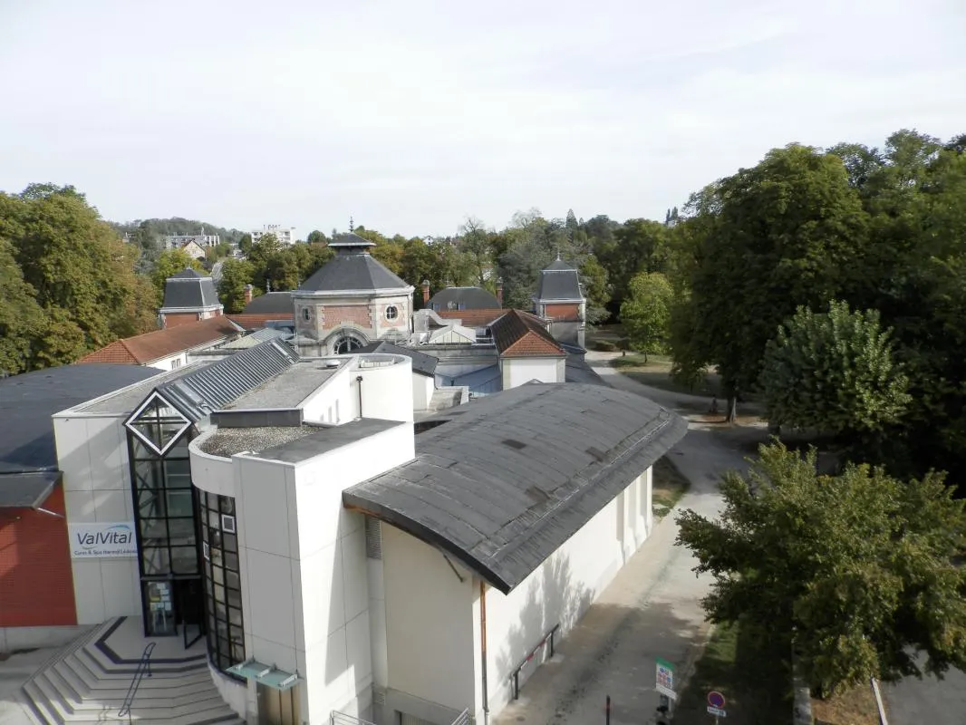 VENTE : LONS-LE-SAUNIER (39 JURA), À VENDRE APPARTEMENT TRAVERSANT TYPE 3 DE 75.74 M² AVEC LOGGIA, GRENIER ET CAVE