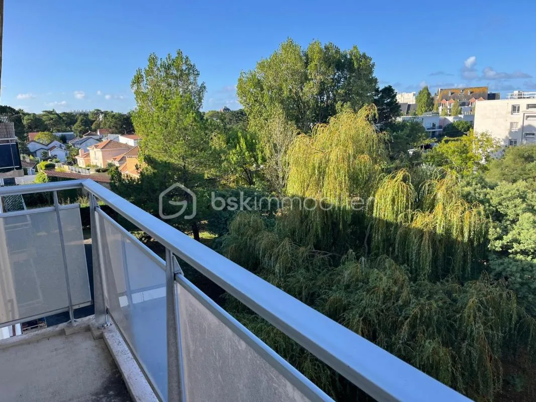 BEL APPARTEMENT TRAVERSANT, LA BAULE CENTRE, AU CALME