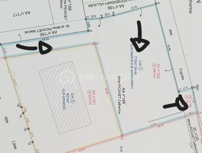 Terrain constructible de 715m² viabilisé
