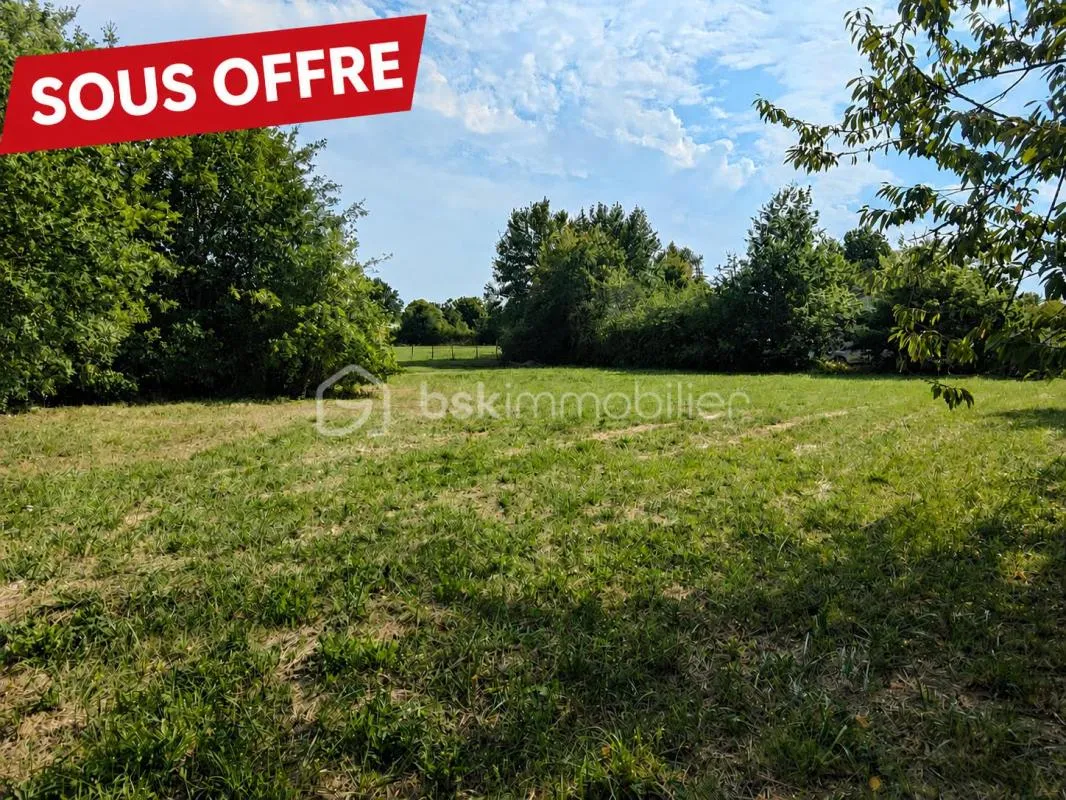 Terrain constructible 2105 m² au calme – Belle opportunité !