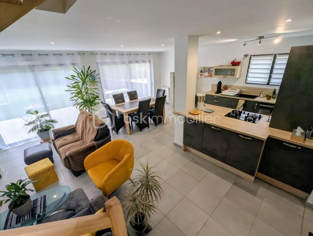 Maison d'habitation de 2021 situé à FOUGERES 35300