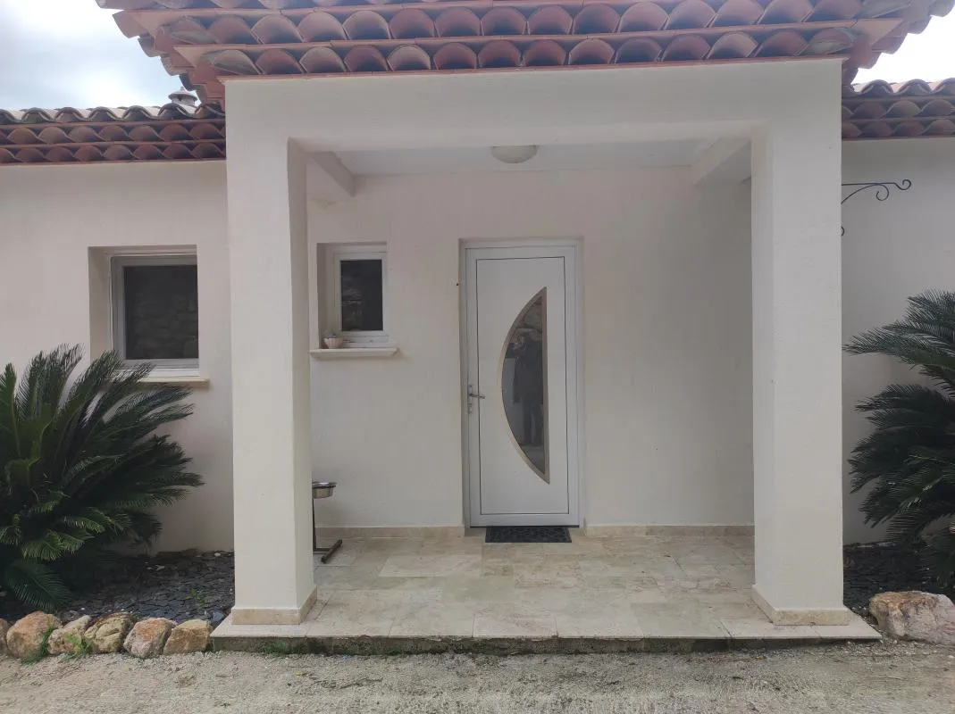 Draguignan, villa récente RT12 avec un bel appartement type 3 +studio