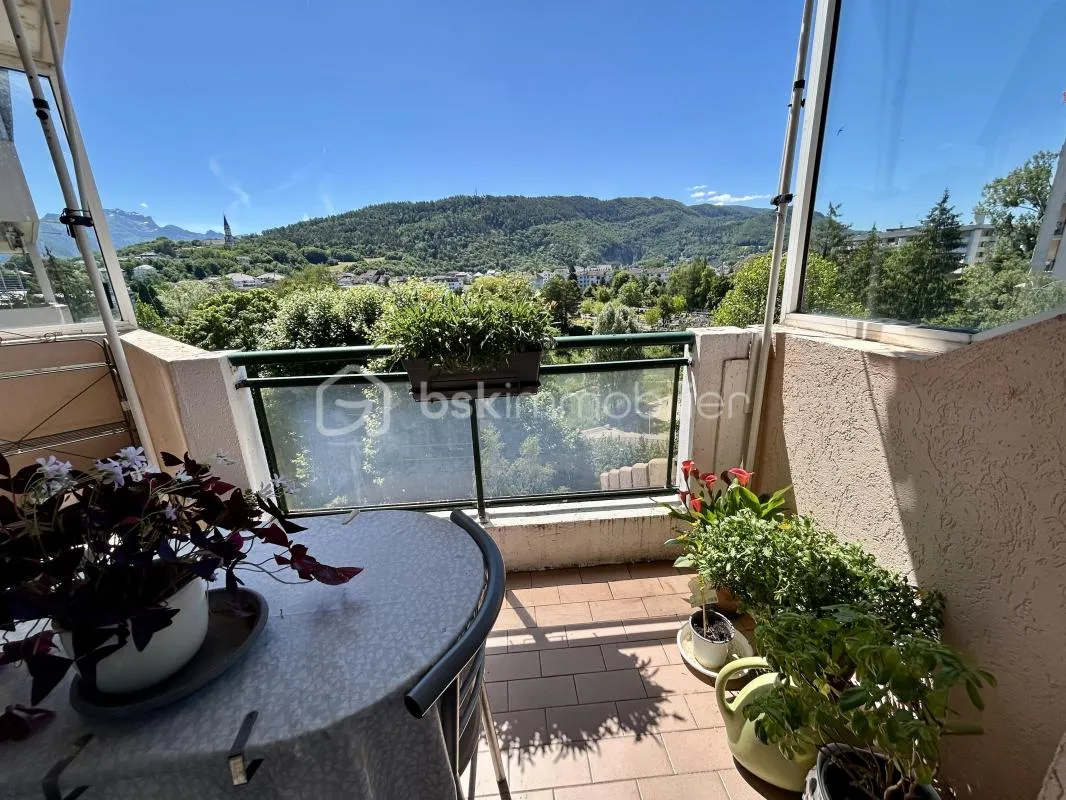 Appartement de 74 m² avec balcon, garage et vue sur le Semnoz