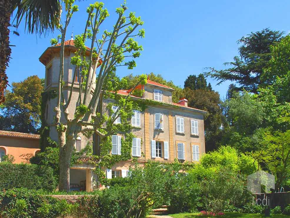 MONTELIMAR, maison 500 m2 avec dépendances