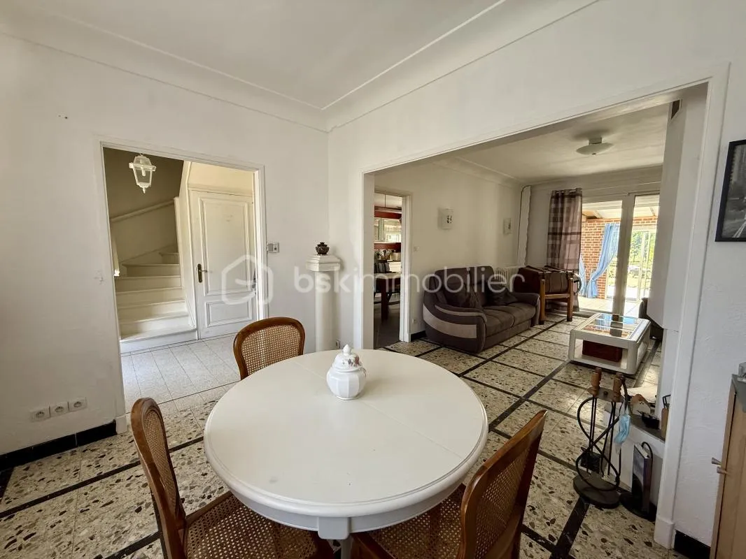 Maison familiale semi mitoyenne 4 chambres - Terrain de 1 129 m² constructible