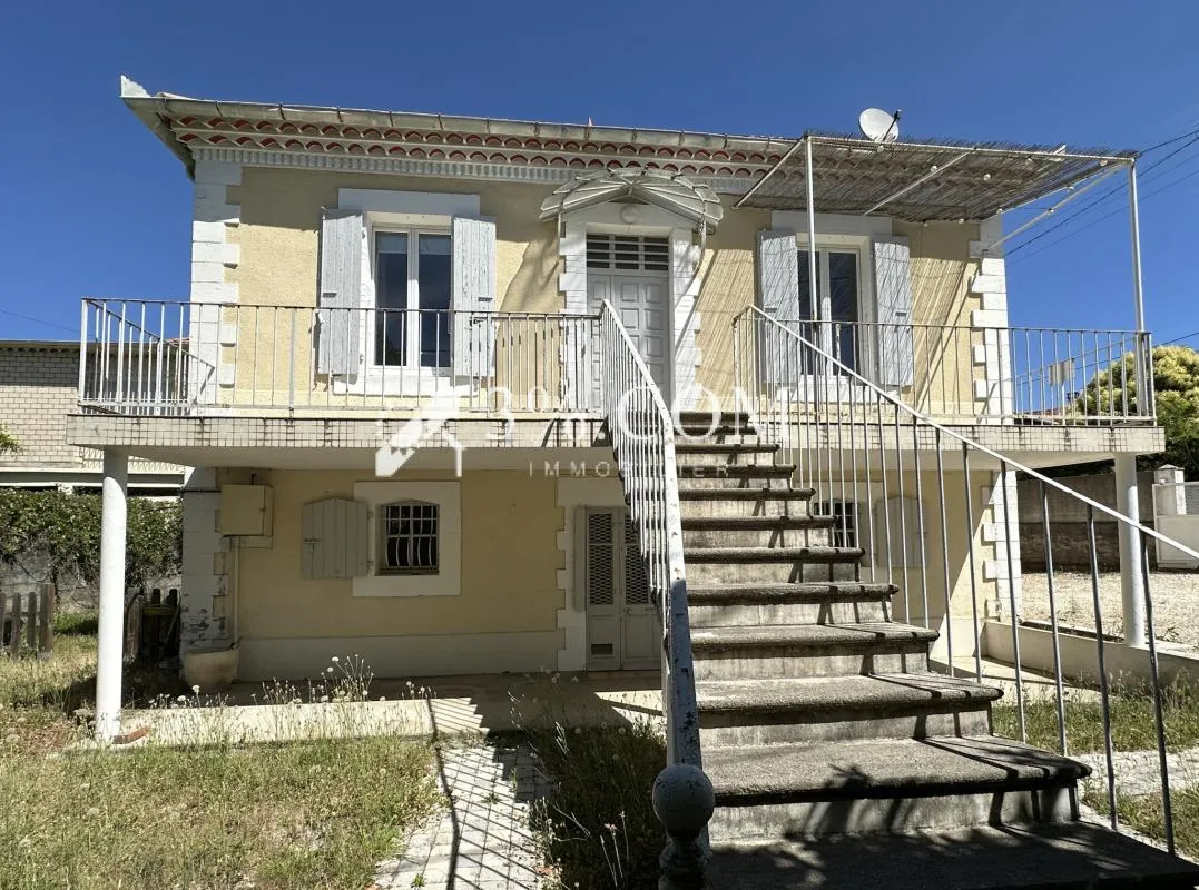 Maison de ville , 3 chambres deux niveaux proche centre vill
