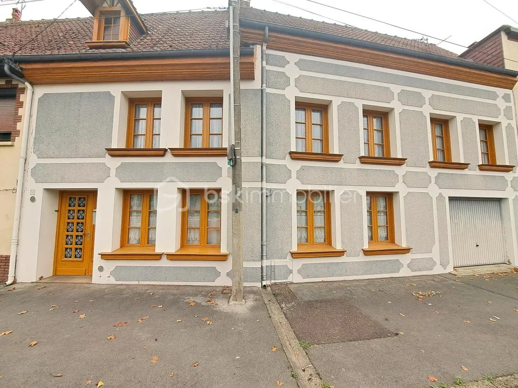 GRANDE MAISON DE VILLE 3 CHAMBRES AVEC GARAGE ET JARDIN PROCHE DE L'HOPITAL D'ABBEVILLE